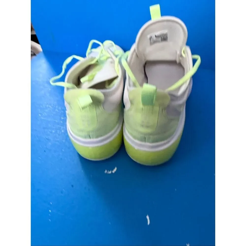 Nike Air Max Dia Phantom Volt women Size 10.5 AQ4312-004 Barely Volt
